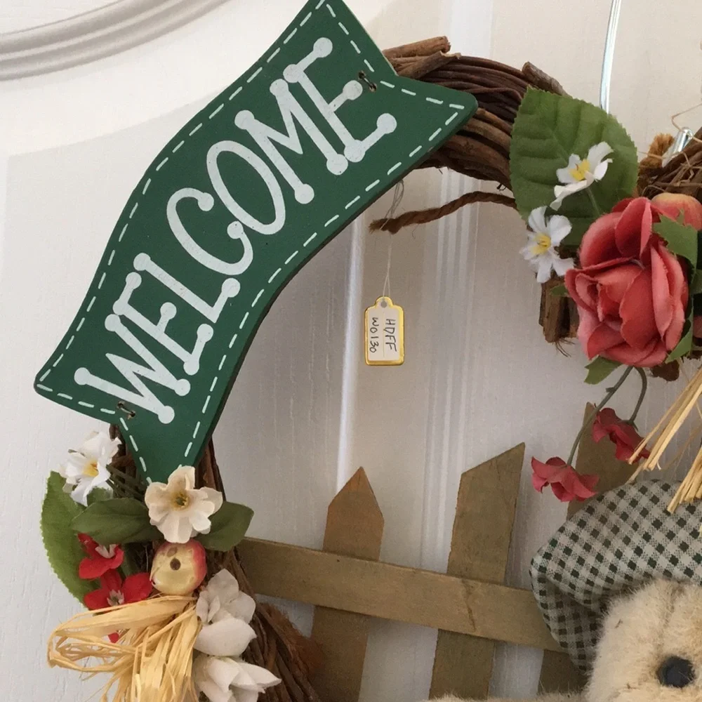 Nwt Heart-Shaped “Welcome” Wreath w/Waving bear